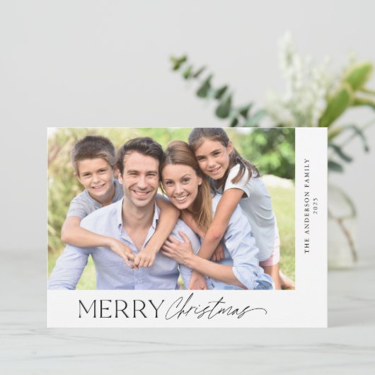 Modern Minimalist 2 foto Merry Christmas Script Feestdagenkaart (Staand voorkant)