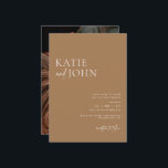 Modern minimalist Beige Tan Boho Wedding Kaart<br><div class="desc">Nodig je vrienden en geliefden uit voor je moderne boho bruiloft met deze uitnodigende vibe uitnodiging met kalligrafiettering en beige tan achtergrond. Pas de trouwdetails en de foto aan de achterkant aan.</div>