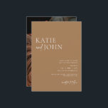 Modern minimalist Beige Tan Boho Wedding Kaart<br><div class="desc">Nodig je vrienden en geliefden uit voor je moderne boho bruiloft met deze uitnodigende vibe uitnodiging met kalligrafiettering en beige tan achtergrond. Pas de trouwdetails en de foto aan de achterkant aan.</div>