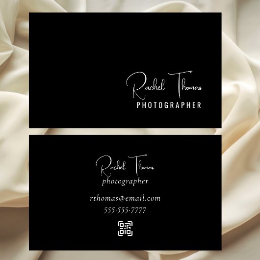 Modern Minimalist Black & White QR Code Elegant Visitekaartje