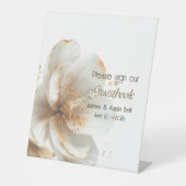 Modern Minimalist Gold and White Wedding Reclamebord Met Voetstuk (Voorkant)