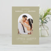 Modern minimalist Sage Green Photo Arch Wedding Kaart (Staand voorkant)