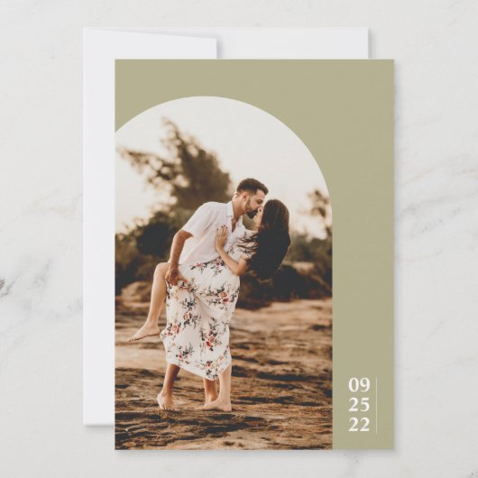 Modern minimalist Sage Green Photo Arch Wedding Kaart (Achterkant)