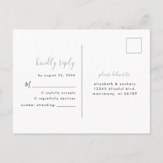 Modern minimalist Stusty Blue Wedding RSVP Briefkaart (Achterkant)