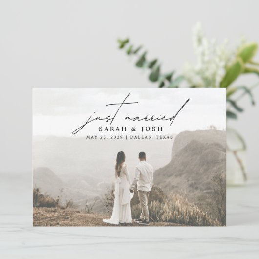 Modern minimalist trouwt gewoon met twee foto's br aankondiging (Staand voorkant)