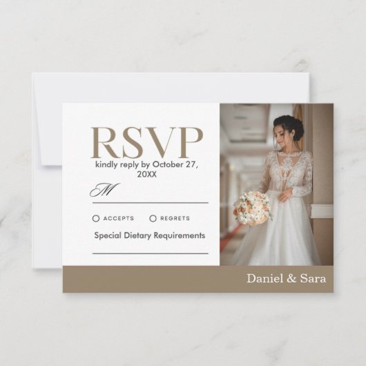 Modern Minimalist Wedding RSVP Card with Photo (Voorkant)