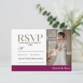 Modern Minimalist Wedding RSVP Card with Photo (Staand voorkant)