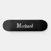 Modern minimalistic monogram name black white persoonlijk skateboard (Horizontaal)