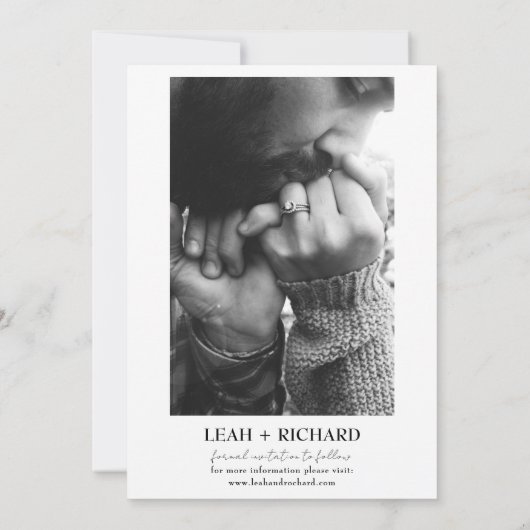 Modern Minimalistisch – Aangepaste naam en datum Save The Date (Achterkant)