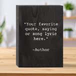 Modern minimalistisch aangepaste offerte houten kist print<br><div class="desc">Creëer uw eigen moderne,  minimalistische aangepaste prijsaanduiding voor houten doos,  bordje voor thuisgebruik. Biedt minimalistische typografie van de schrijfmachine.</div>
