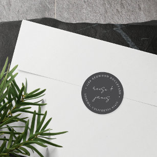 Modern minimalistisch adres voor weduwschap met sc ronde sticker