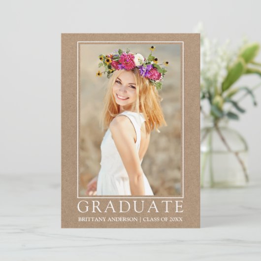 Modern minimalistisch Afstuderen Foto Kraft Aankondiging (Staand voorkant)