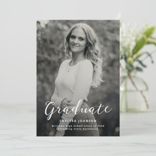 Modern Minimalistisch Afstuderen Script Aankondiging (Staand voorkant)