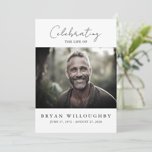 Modern minimalistisch begrafenisherdenkingsprogram kaart (Staand voorkant)