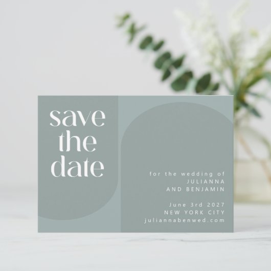 Modern minimalistisch Blauwgroen huwelijk met een Save The Date (Staand voorkant)