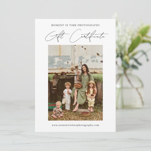 Modern minimalistisch cadeaucertificaat voor fotog (Staand voorkant)