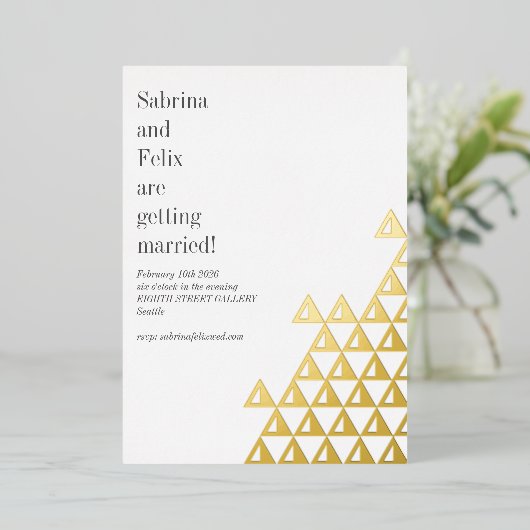 Modern minimalistisch geometrisch huwelijk folie uitnodiging (Staand Voorkant)
