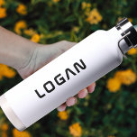 Modern minimalistisch gepersonaliseerd waterfles<br><div class="desc">Moderne gepersonaliseerde naam of monogram waterfles. Zwarte tekst.</div>
