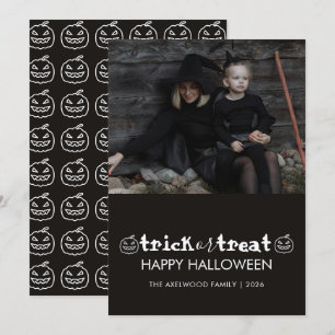 Modern Minimalistisch Gezinsfoto Halloween Feestdagenkaart