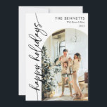 Modern minimalistisch jaar in Review boogfoto Feestdagenkaart<br><div class="desc">Prettige feestdagen Vier het seizoen met een "Modern Jaar In Review" vakantiepas. Dit stijlvolle ontwerp heeft een strakke en eigentijdse lay-out die uw favoriete familiefoto's benadrukt, samen met een oprechte samenvatting van de gedenkwaardige momenten van uw jaar. De moderne typografie en de strakke esthetische creëer hebben een elegante uitstraling, perfect...</div>