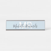 Modern minimalistisch lichtblauw monogram bureau naambordje (Voorkant)