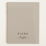 Modern Minimalistisch Monogram Bruin Neutraal Scri Planner<br><div class="desc">Gepersonaliseerd eenvoudig minimalistisch monogram notitieboek in bruinneutraal aardekleur. Geschikt voor kleine onderneming,  huis kantoor,  collectieve of onafhankelijke bedrijfsberoeps,  school.</div>