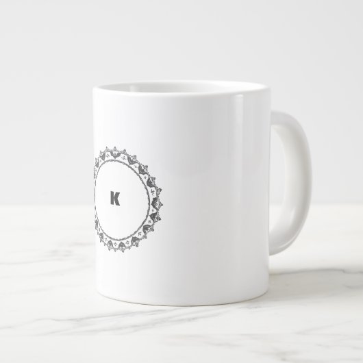 Modern minimalistisch monogram grote koffiekop (Voorkant rechts)