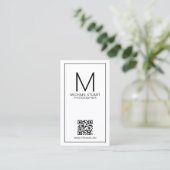 Modern minimalistisch monogram met Qr Code Busines Visitekaartje (Staand voorkant)