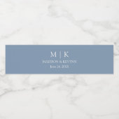 Modern Minimalistisch Monogram Trouw Stofblauw Waterfles Etiket (Enkel label)