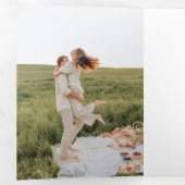 Modern Minimalistisch Monogram Zwart-wit Bruiloft Drieluik Uitnodiging (Binnenzijde eerst)