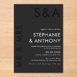 Modern minimalistisch monogram zwart-wit huwelijk acryl uitnodigingen