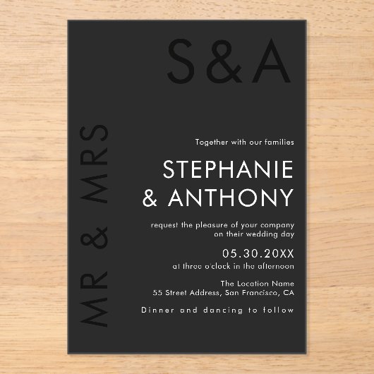 Modern minimalistisch monogram zwart-wit huwelijk acryl uitnodigingen (Voorkant)