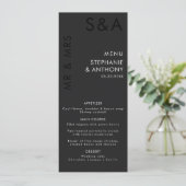 Modern minimalistisch monogram zwart-wit huwelijk menu (Staand voorkant)