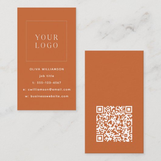 Modern Minimalistisch Oranje Verticaal Logo QR Cod Visitekaartje (Voorkant / Achterkant)