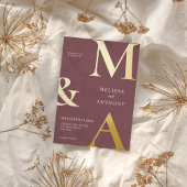 Modern minimalistisch Paars monogram huwelijk Folie Uitnodiging