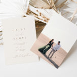 Modern minimalistisch Romantic fotohuwelijk Kaart<br><div class="desc">Deze eenvoudige en elegante uitnodiging is perfect voor een moderne bruiloft. Het ontwerp is voorzien van een handgeschreven lettertype en een modern, minimalistisch ontwerp. Ontworpen om te coördineren met het "Natural Glam" Wedding Collectie. Klik op 'Personaliseren' als je je namen, trouwlocatie en datum en andere details wilt wijzigen. Om de...</div>