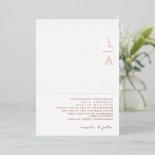 Modern minimalistisch Roos Gold Monogram Weddensch Folie Uitnodiging (Staand Voorkant)