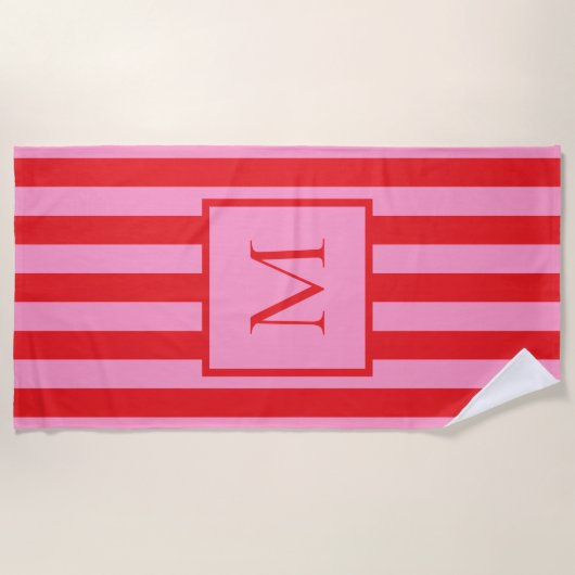 Modern minimalistisch roze rood gestreept monogram strandlaken (Voorkant)