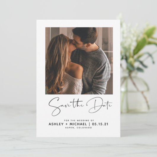 Modern minimalistisch script 4 foto Verloving Save The Date (Staand voorkant)