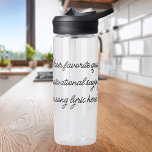Modern minimalistisch script aangepaste offerte waterfles<br><div class="desc">Creëer uw eigen aangepaste citaat waterfles. Geweldig gepersonaliseerd cadeau,  voeg gewoon je eigen tekst toe. Beschikt over elegante minimalistische scriptkalligrafie.</div>