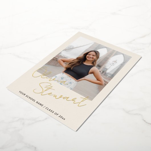 Modern minimalistisch script Afstuderen foto goud Folie Feestdagenkaart (Gedraaid)