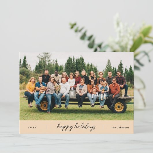 Modern minimalistisch script beige kerst feestdagenkaart (Staand voorkant)