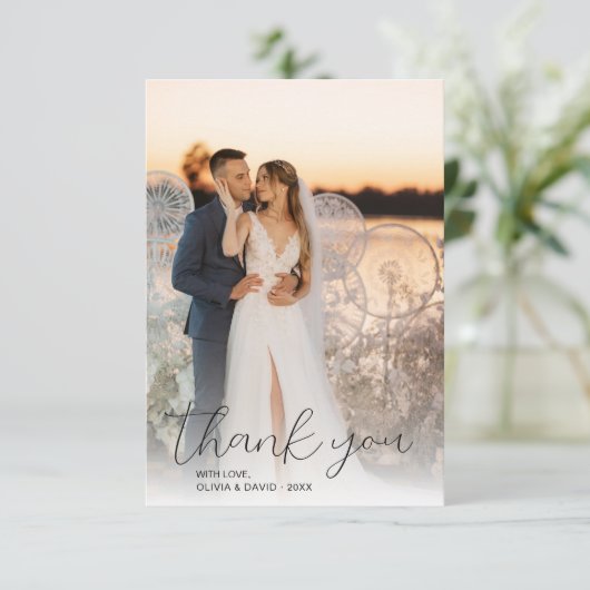 Modern minimalistisch script bruiloft 2 foto's bedankkaart (Staand voorkant)
