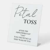 Modern minimalistisch script bruiloft bloemblaadje reclamebord met voetstuk (Voorkant)