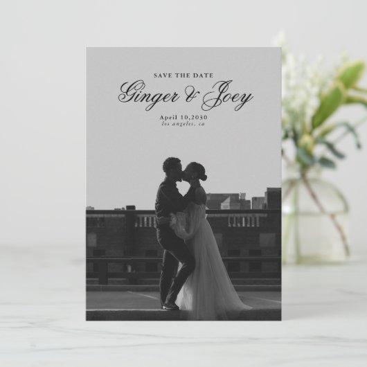 Modern Minimalistisch Script Bruiloft Sla de datum Kaart (Staand voorkant)