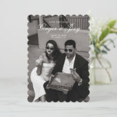 Modern Minimalistisch Script Bruiloft Sla de datum Kaart (Staand voorkant)