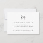 Modern minimalistisch script bruiloft zwart-wit RSVP kaartje (Voorkant)