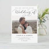 Modern minimalistisch script foto QR code bruiloft Kaart (Staand voorkant)