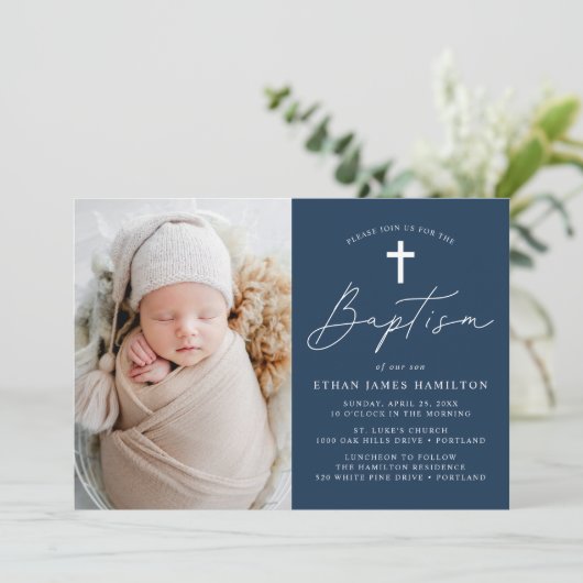 Modern Minimalistisch Script Navy Blue foto doop Kaart (Staand voorkant)