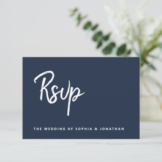 Modern minimalistisch script | Navy Blue Wedding RSVP Kaartje (Staand voorkant)